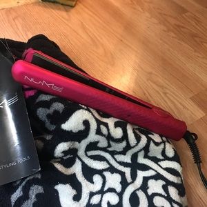 NuMe Silhouette Straightener PINK